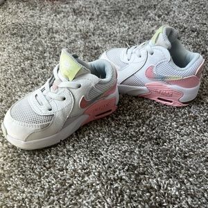 Nike toddler sneakers